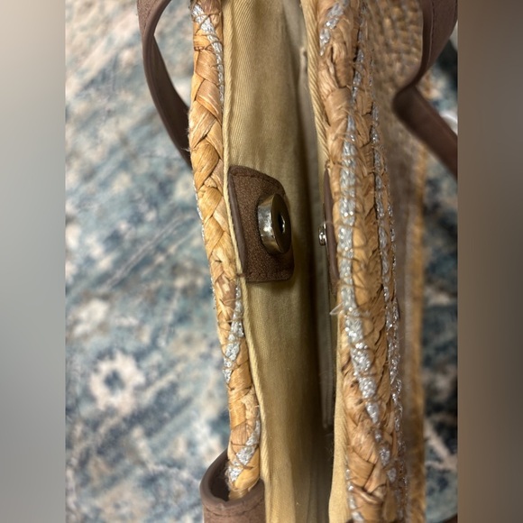 Sun ‘N’ Sand straw bag with silver glitter circles - Picture 7 of 11